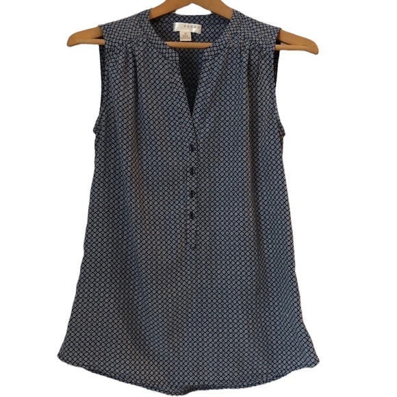 Kenar Shirt SZ XS Sleeveless Soft and Flowy 3/4 button closure in front V-Neck - Picture 1 of 11